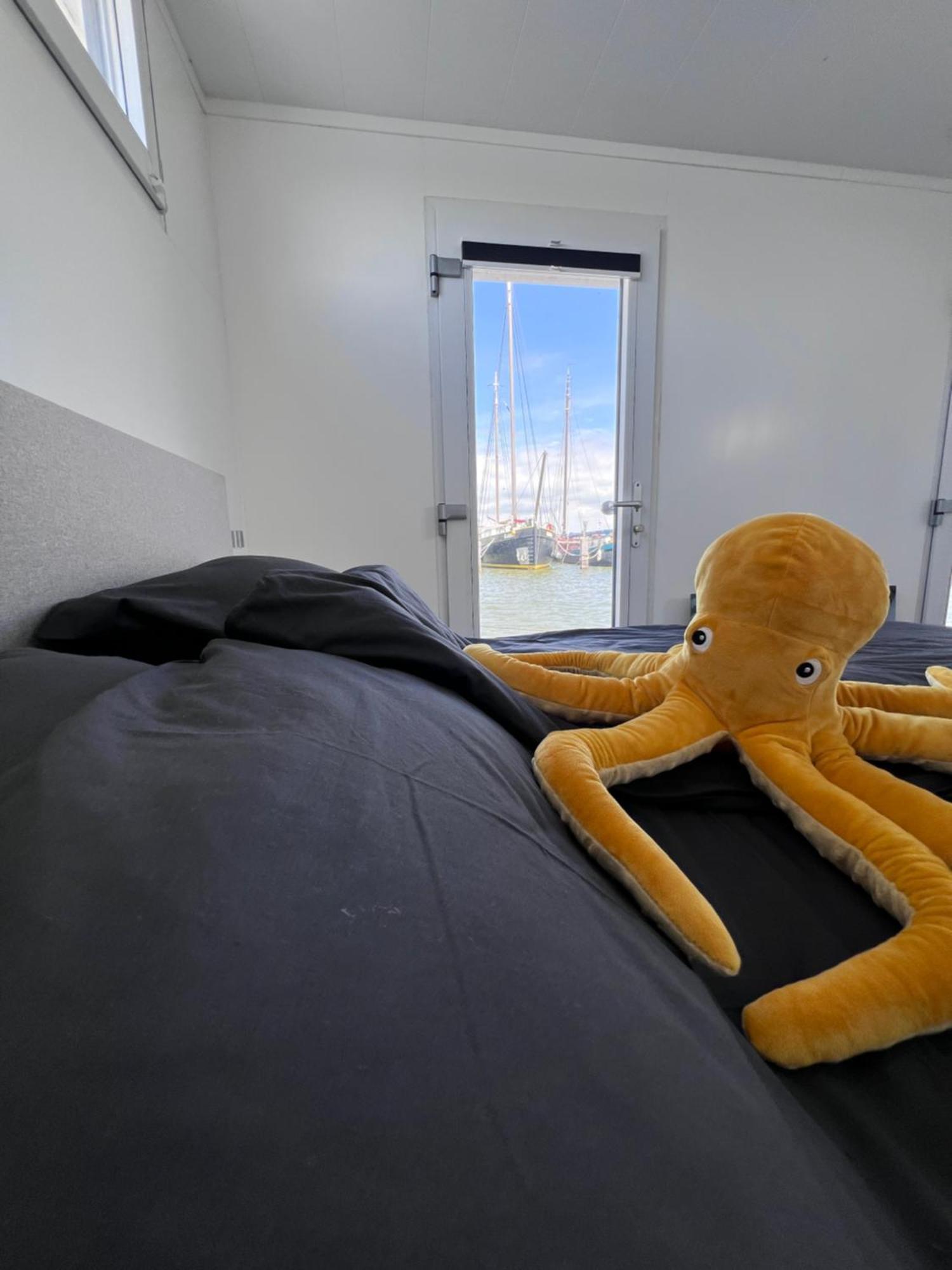 Oktopus-lofts - Houseboat Botel *
