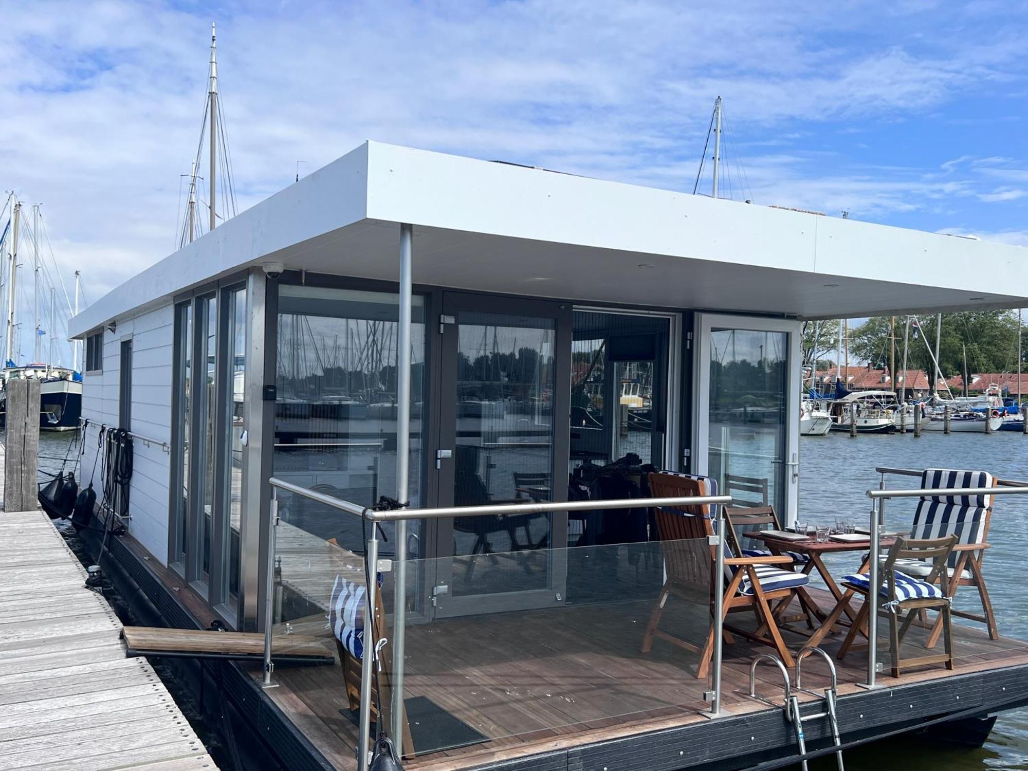 Oktopus-lofts - Houseboat Botel *